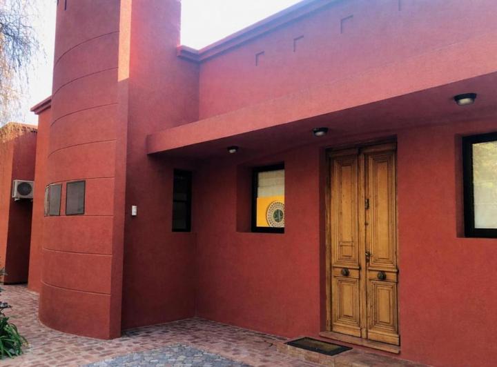 Casa · 300m² · 5 Ambientes · 1 Cochera