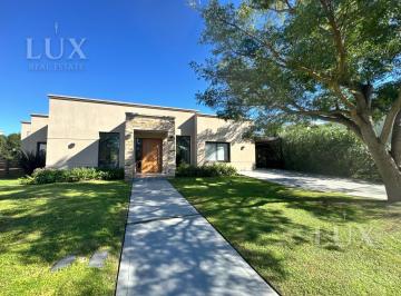 Casa · 770m² · 5 Ambientes · 3 Cocheras · Funcional Casa en Venta en Una Planta El Canton - Puerto