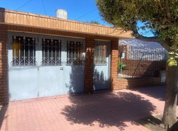Casa · 120ha · 4 Ambientes · 1 Cochera · Venta Casa 2 Dorm en Barrio 1 de Mayo