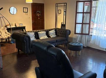 Casa · 235m² · 3 Dormitorios · 3 Cocheras · Casa en Venta 3 Habitaciones con Cochera en Ciudad, Mendoza