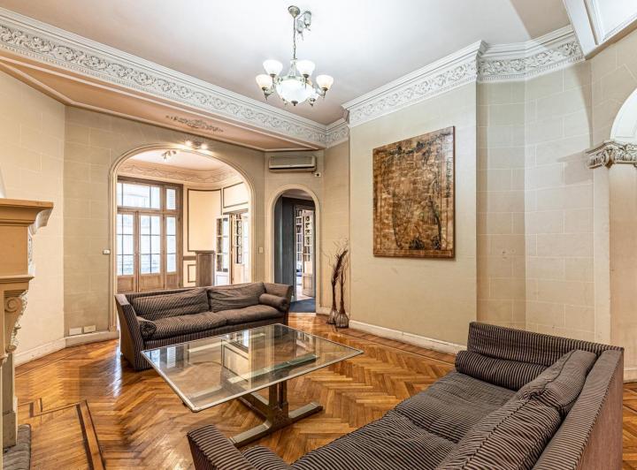 Venta Piso de Categoría en Retiro, 3 Dorm., Estudio, Dependencia.