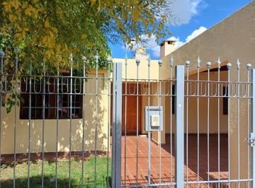 Casa de 6 ambientes, Córdoba · Casa en Alquiler - 3 Dorm. C/cochera Doble y Patio - Barrio Poeta Lugones!