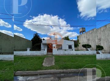 Casa · 80m² · 6 Ambientes · 3 Cocheras · Casa a Refaccionar de 2 Dorm. Sobre Lote 400 m