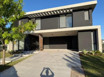 Casa · 432m² · 7 Ambientes · Casa Al Agua con Pileta Virazon