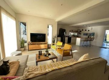 Casa · 130m² · 4 Ambientes · 3 Cocheras · Casa 4 Ambientes en Venta en Santa Isabel 2 Maschwitz