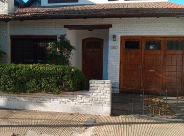 Casa · 135m² · 3 Ambientes · 1 Cochera · Chalet 2 Plantas Apto Credito Exc. Estado!