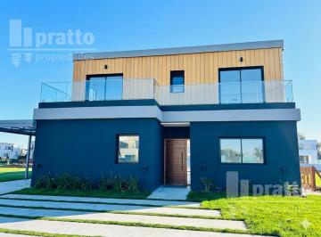 Casa · 300m² · 6 Ambientes · 2 Cocheras · Casa en Venta de 3 Dorm. en El Canal