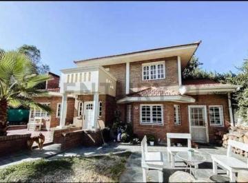 Casa · 141m² · 5 Ambientes · Casa en Venta en City Bell de 4 Dorm.