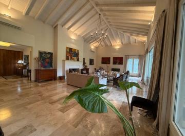 Casa de 13 ambientes, Pilar · Casa en Venta y Alquiler
