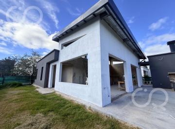 Casa · 144m² · 4 Ambientes · 2 Cocheras · Venta Casa 4 Ambientes Obra en Construcción Presidente Peron