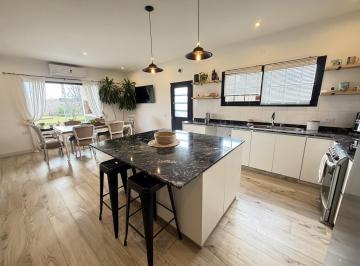Casa · 170m² · 5 Ambientes · 2 Cocheras · Casa con 3 Dorm., Pileta y Parrilla en Nuevo Maschwitz - Escobar