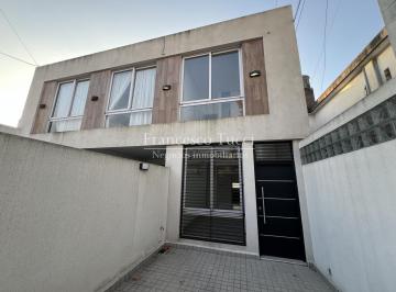 PH · 95m² · 4 Ambientes · 1 Cochera · PH en Venta 4 Ambientes en Ituzaingó