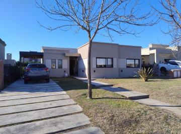 Casa · 125m² · 4 Ambientes · 5 Cocheras · Casa - San Alfonso