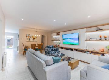 Casa de 6 ambientes, Neuquén · Casa en Venta. Chajarí 3500