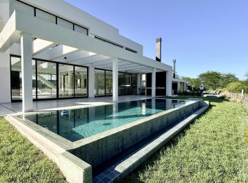 Casa · 270m² · 5 Ambientes · 2 Cocheras · Casa en Venta en Greenville