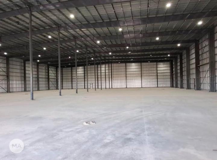 Depósito · 4992m²
