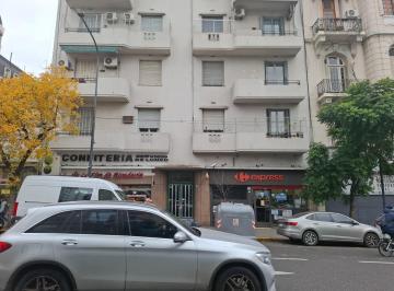 Departamento · 75m² · 3 Ambientes · Edificio Antiguo. Av Rivadavia. Cerca de Todo