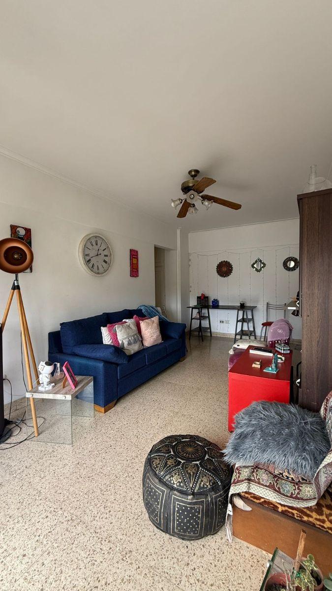 Departamento de tres ambientes al frente con balcón