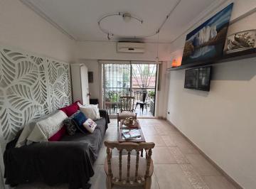 Departamento · 43m² · 2 Ambientes · 1 Cochera · Luz, Comodidad y Ubicación: 2 Ambientes con Cochera en El Corazón de Banfield