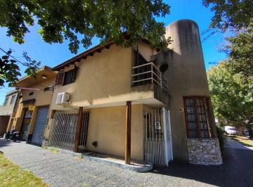 Casa · 138m² · 4 Ambientes · 1 Cochera · Venta Casa 3 Dorm. Quilmes Barrio Cervecero