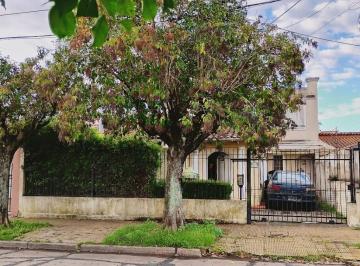 Casa · 185m² · 4 Ambientes · 1 Cochera · Tu Casa C/ Cochera Jardín y Parrilla en Boulogne