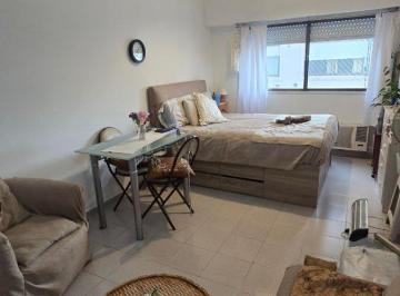 Departamento de 1 ambiente, Vicente López · Muy Buen Dpto de 1 Ambiente a 1 C/ de Av Maipu