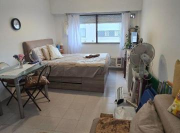 Departamento de 1 ambiente, Vicente López · Muy Buen Dpto de 1 Ambiente a 1 C/ de Av Maipu