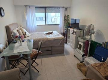 Departamento de 1 ambiente, Vicente López · Muy Buen Dpto de 1 Ambiente a 1 C/ de Av Maipu