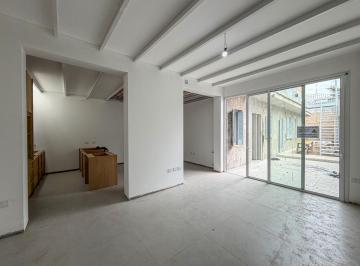 Casa · 142m² · 7 Ambientes · 1 Cochera · Casa de Pasillo con 3 Dorm., Cochera, Jardín, Pileta y Quincho