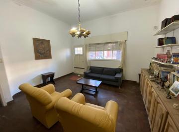 Casa · 180m² · 4 Ambientes · 1 Cochera · Casa en Venta La Plata con Patio y Quincho