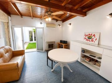 Casa · 180m² · 4 Ambientes · 1 Cochera · Casa en Venta La Plata con Patio y Quincho