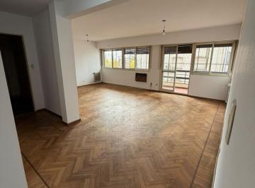 Departamento · 103m² · 5 Ambientes · 1 Cochera · Venta - Departamento en Calle Cordoba 1800 de Tres Dorm. con Cochera
