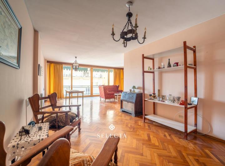 Departamento · 216m² · 5 Ambientes · 1 Cochera