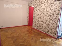 Departamento · 32m² · 2 Ambientes · 2 Ambientes en Alquiler. 6° Piso Lateral. Apto Profesional. Esmeralda Al 900. San Nicolas