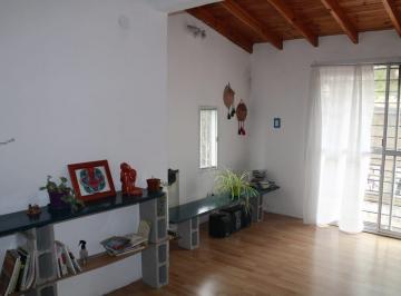 PH · 268m² · 4 Ambientes · 1 Cochera · PH en V. Maipu