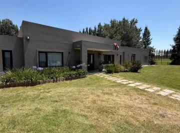 Casa · 260m² · 5 Ambientes · 4 Cocheras · Venta / Permuta de Chacra – Cañuelas