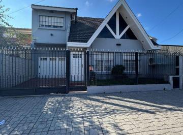 Casa de 5 ambientes, Esteban Echeverría · Hermoso Chalet a La Venta en Monte Grande Prov. Bs. As.