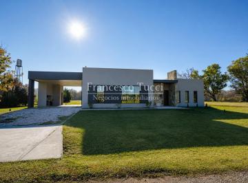 Casa · 153m² · 4 Ambientes · 3 Cocheras · Casa en Venta 4 Ambientes en La Elina Comarcas de Luján