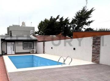 Casa · 40m² · 1 Dormitorio · 1 Cochera · Venta Casa con Pileta, Parque Sicardi