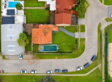 Casa · 699m² · 7 Ambientes · 2 Cocheras · Casa o Lote Para Desarrollo en Centro de Funes