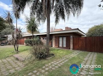 Casa · 350m² · 7 Ambientes · 4 Cocheras · Casa en Venta en Granja de Funes | 1.300 m² de Terreno, 4 Dorm., Pileta y Quincho