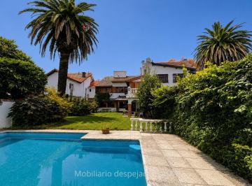 Casa · 250m² · 4 Ambientes · 4 Cocheras · Casa 3 Dor Categoria