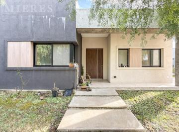 Casa · 112m² · 4 Ambientes · 2 Cocheras · Casa en Venta en San Ramiro, Pilar del Este