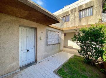 Casa · 122m² · 4 Ambientes · 1 Cochera · Casa en Venta a Reciclar en Zona Sur