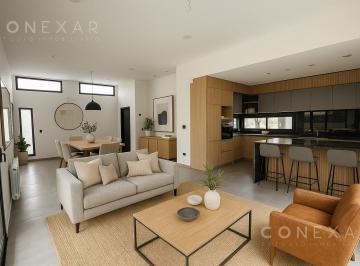 Casa · 180m² · 5 Ambientes · 2 Cocheras · ººº 2 Dorm. Más Escritorio de Categoría en Planta Baja, Rec. Menor ººº