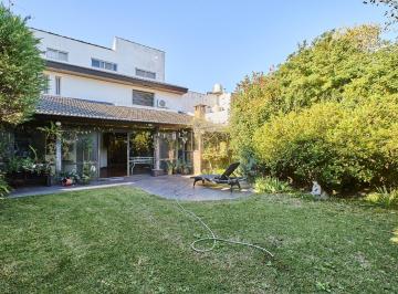 Casa · 207m² · 6 Ambientes · 1 Cochera · Venta Casa 6 Ambientes con Cochera y Jardin en Villa Luzuriaga