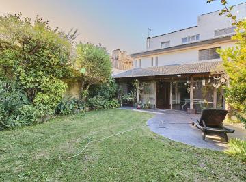 Casa · 207m² · 6 Ambientes · 1 Cochera · Venta Casa 6 Ambientes con Cochera y Jardin en Villa Luzuriaga