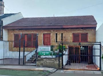 Casa de 2 ambientes, Morón · Chalet en Venta Castelar