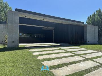 Casa de 5 ambientes, Costa Esmeralda · Venta Casa Costa Esmeralda Pileta Fondos Libres