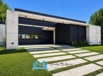 Casa de 5 ambientes, Costa Esmeralda · Venta Casa Costa Esmeralda Pileta Fondos Libres